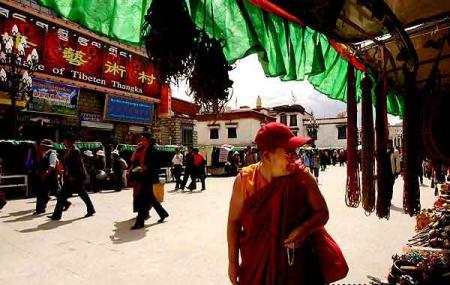 Barkhor Street Market Image
