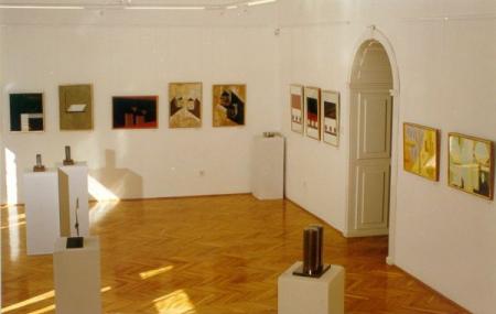 Vaszary Gallery Image